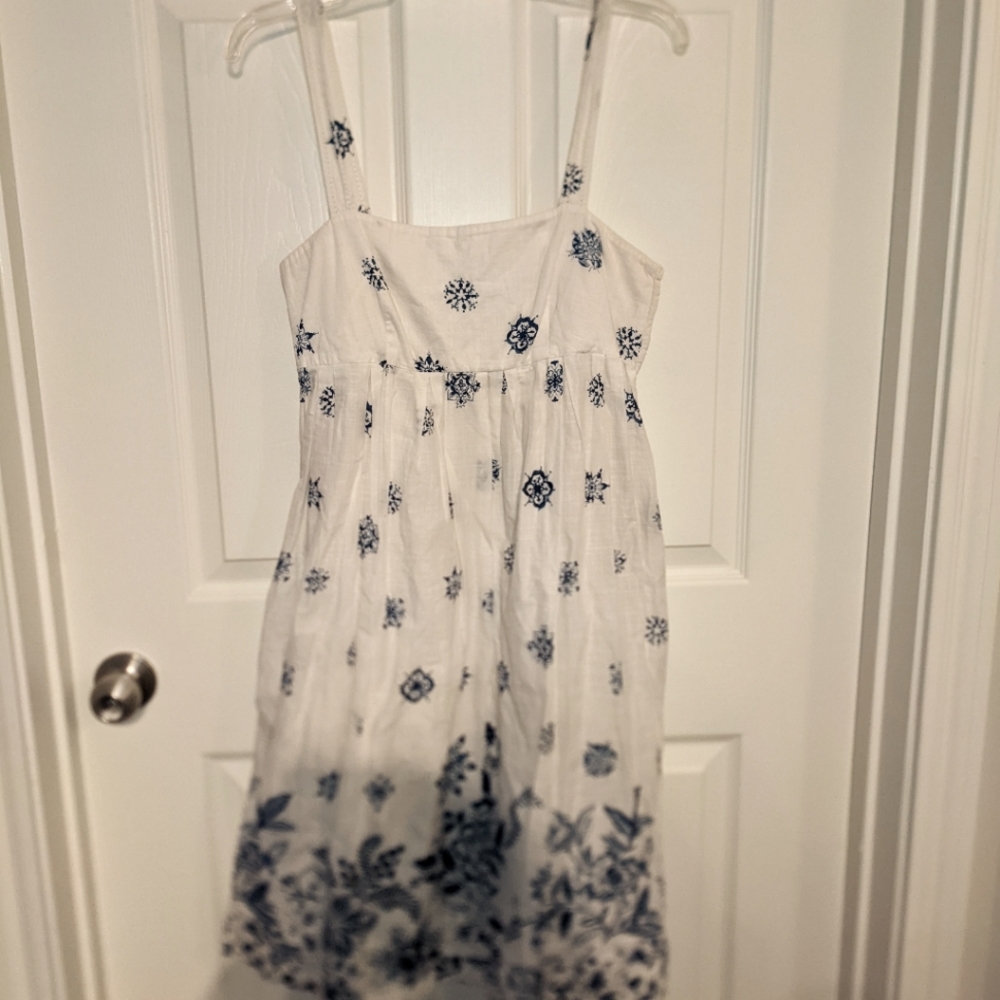 Gap sundress l 6 l white and blue